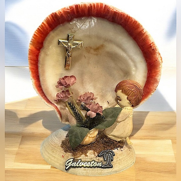 Handcrafted Shell Art with Cross & Flowers decor Galveston tx 7x5in - Picture 1 of 4
